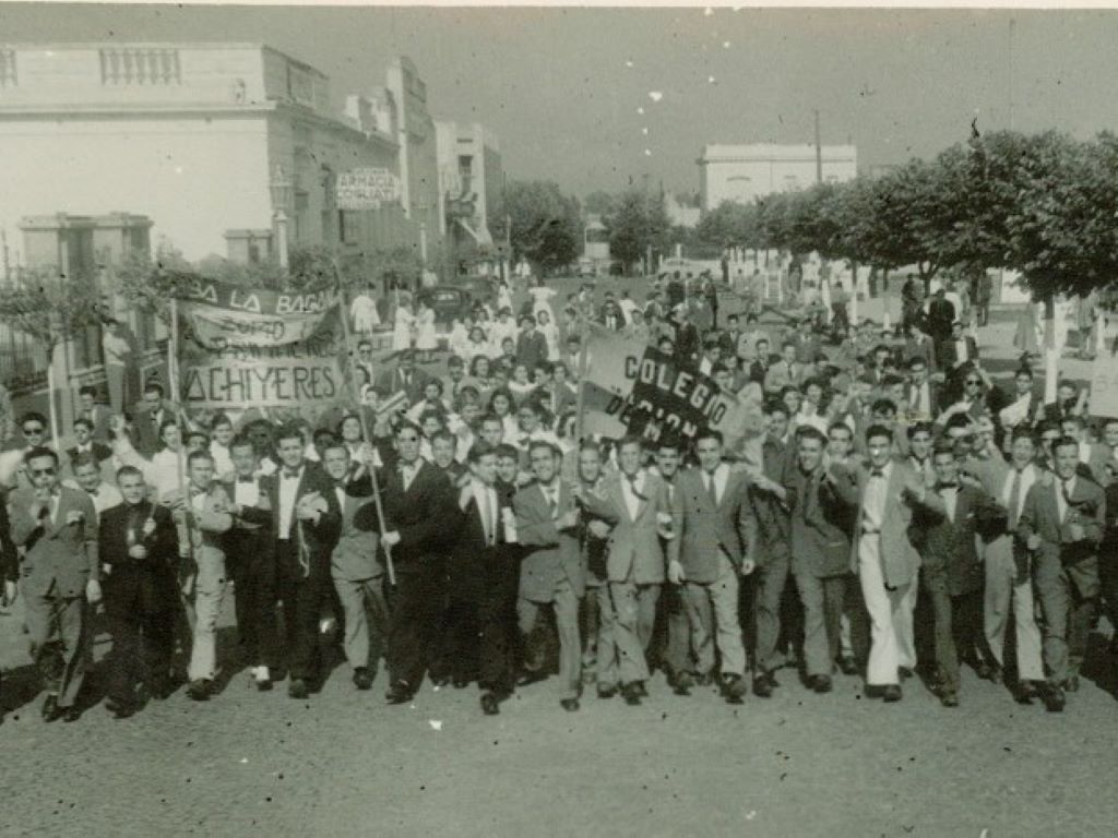 Festejos de la primera promoción 1951. Fuente: Instituto y Archivo Histórico de Morón.  